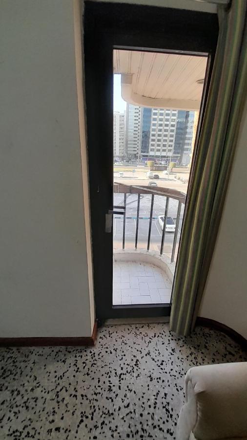 Admf*kr5 * Abu Dhabi
