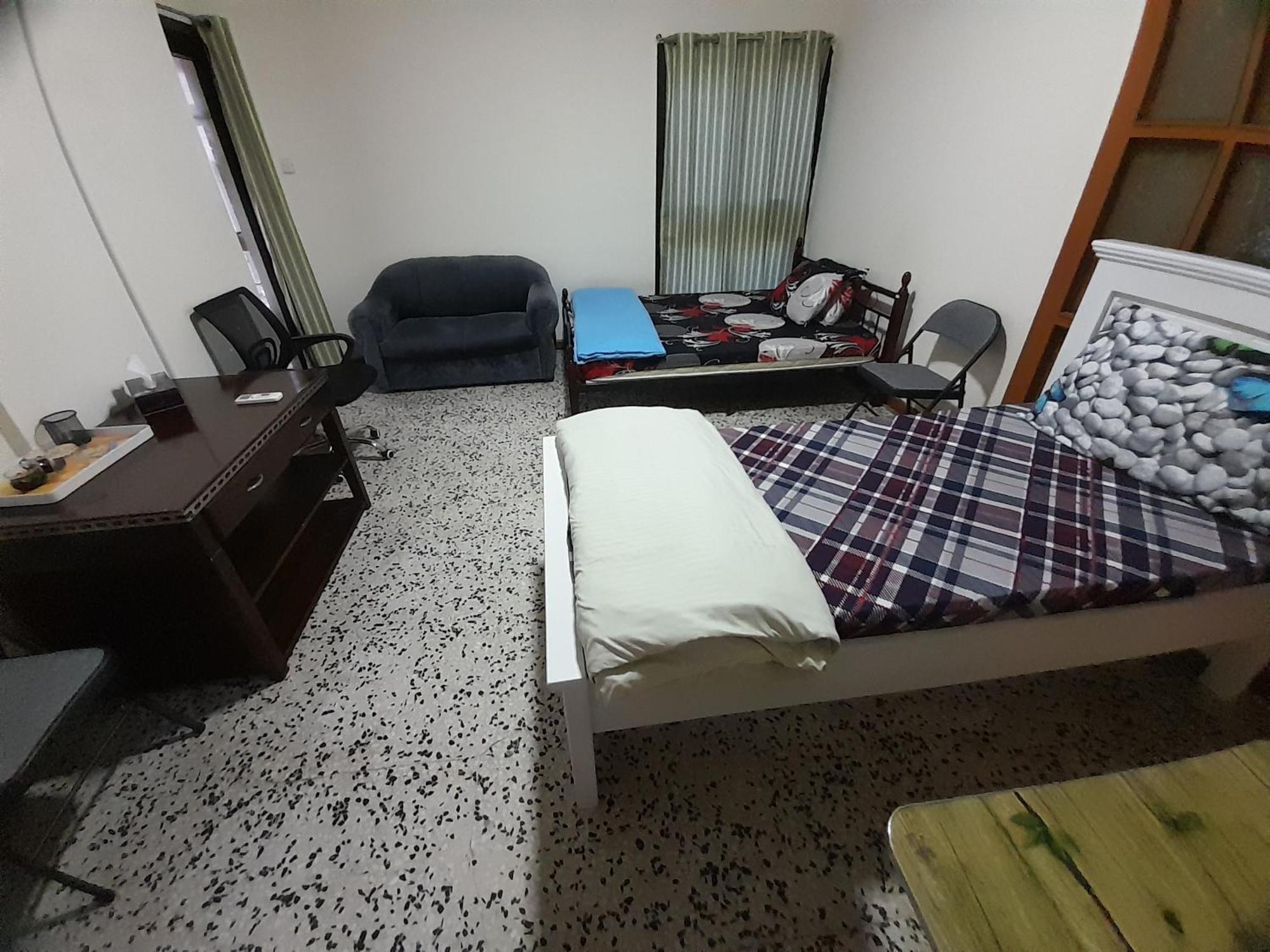 Admf*kr5 * Abu Dhabi